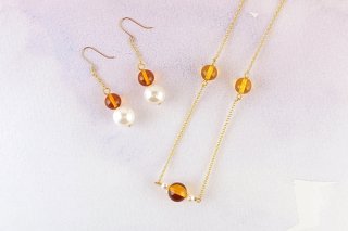 【久慈琥珀 × K18】ネックレス＆イヤリングセット 琥珀セット（ペンダント・イヤリング） - 久慈琥珀オンライン
