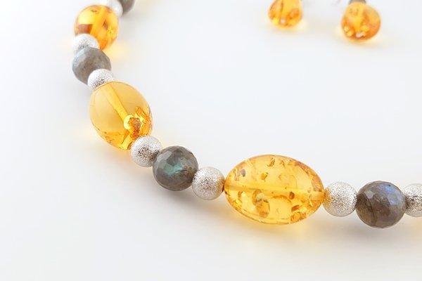 画像2: 琥珀ネックレス・ピアスセット品 (2)