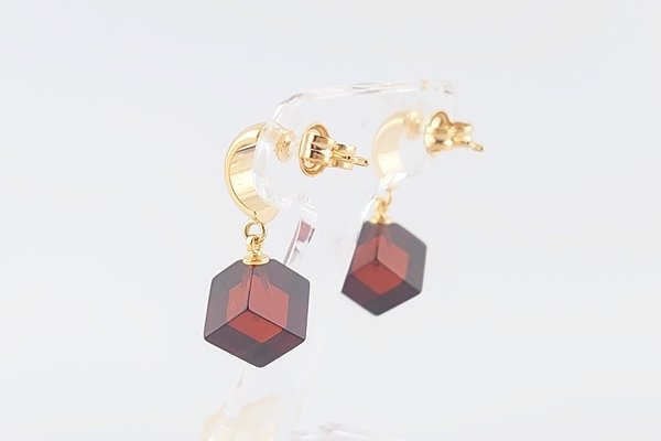 画像4: 琥珀ピアス (4)