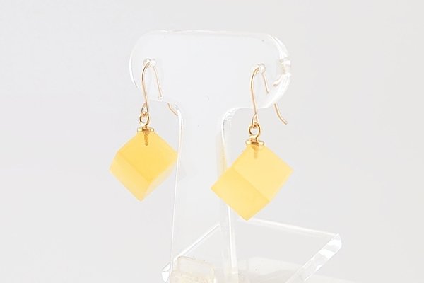 画像3: 琥珀ピアス (3)