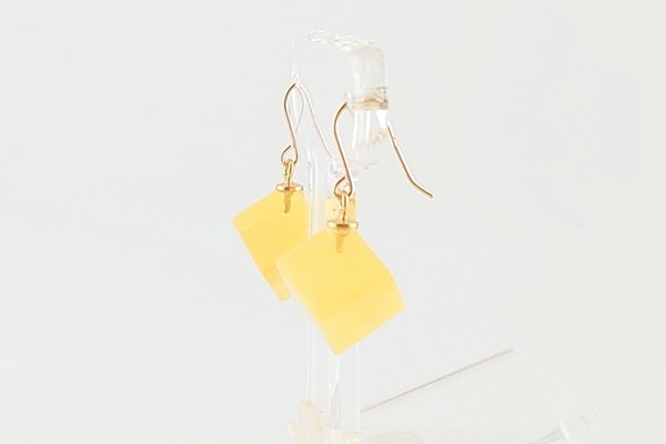 画像4: 琥珀ピアス (4)