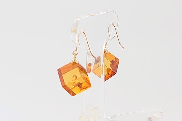 画像4: 琥珀ピアス (4)