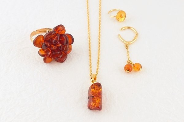 画像2: 久慈琥珀のお楽しみ袋　￥11,000 (2)