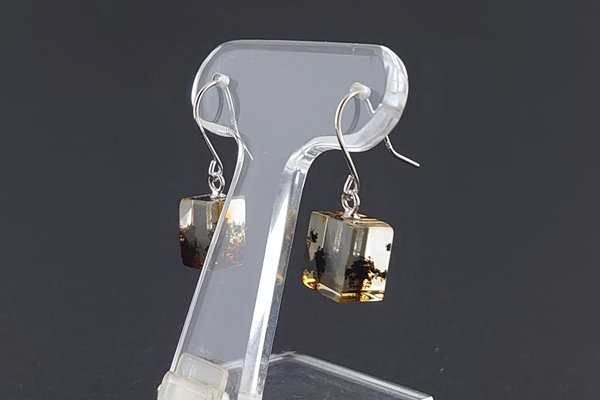 画像2: 琥珀ピアス (2)