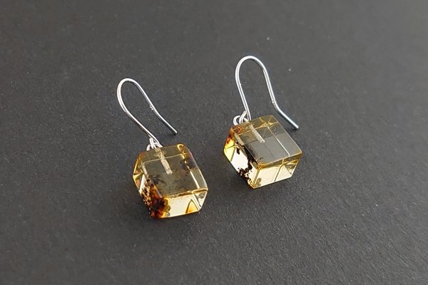 画像1: 琥珀ピアス (1)