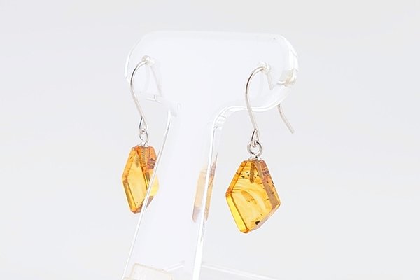 画像2: 琥珀ピアス (2)