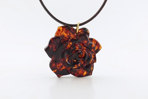 画像3: 琥珀ペンダント（革紐ネックレス付き） (3)