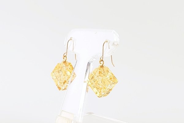 画像2: 琥珀ピアス (2)