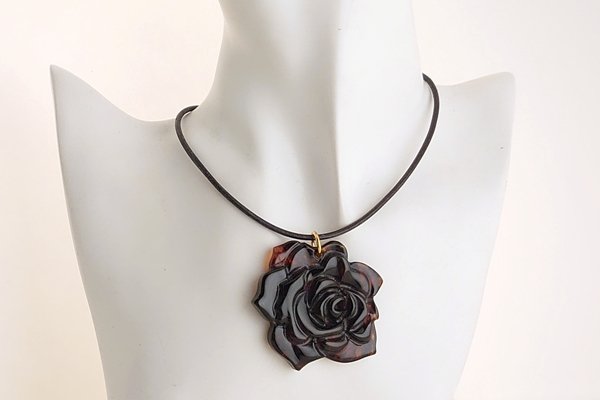 画像6: 琥珀ペンダント（革紐ネックレス付き） (6)