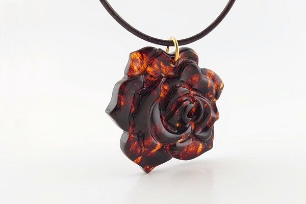 画像5: 琥珀ペンダント（革紐ネックレス付き） (5)