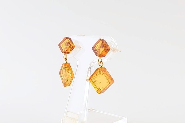 画像2: 琥珀ピアス (2)