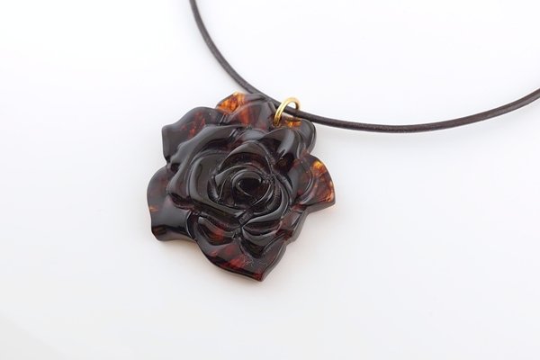 画像1: 琥珀ペンダント（革紐ネックレス付き） (1)