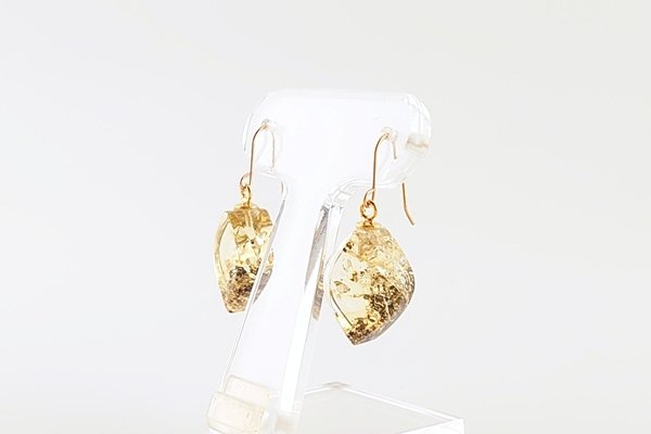 画像2: 琥珀ピアス (2)