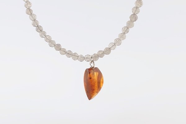 画像1: 久慈産琥珀ネックレス（ラブラドライト） (1)