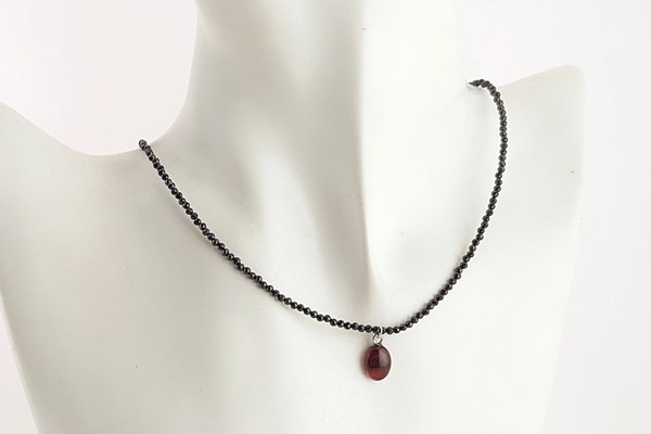 画像4: 久慈産琥珀ネックレス（ブラックスピネル） (4)