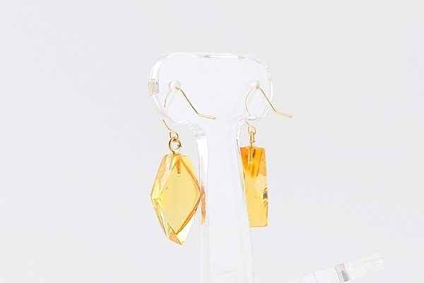 画像4: 琥珀ピアス (4)